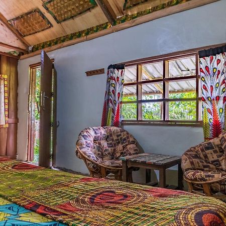 Kalitusi Backpackers Hostel&Campsite Fort Portal Bagian luar foto