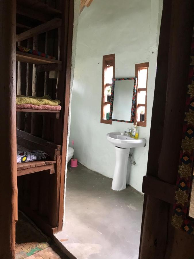 Kalitusi Backpackers Hostel&Campsite Fort Portal Bagian luar foto