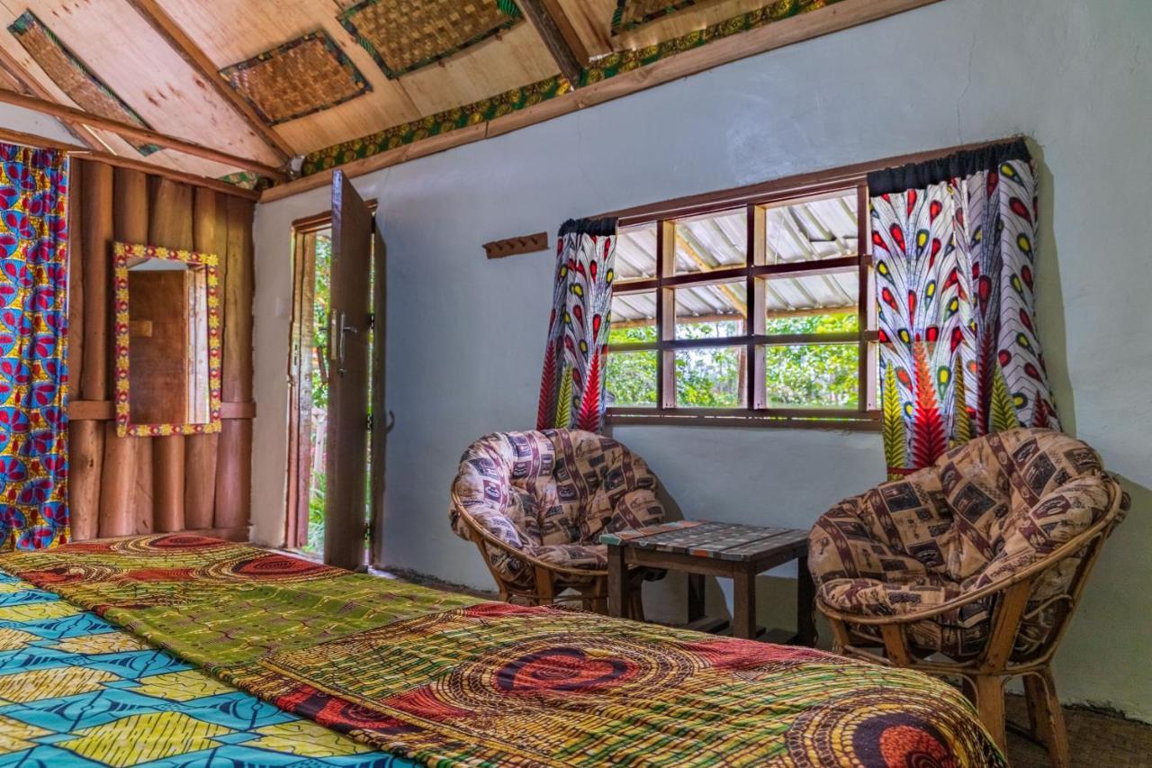 Kalitusi Backpackers Hostel&Campsite Fort Portal Bagian luar foto