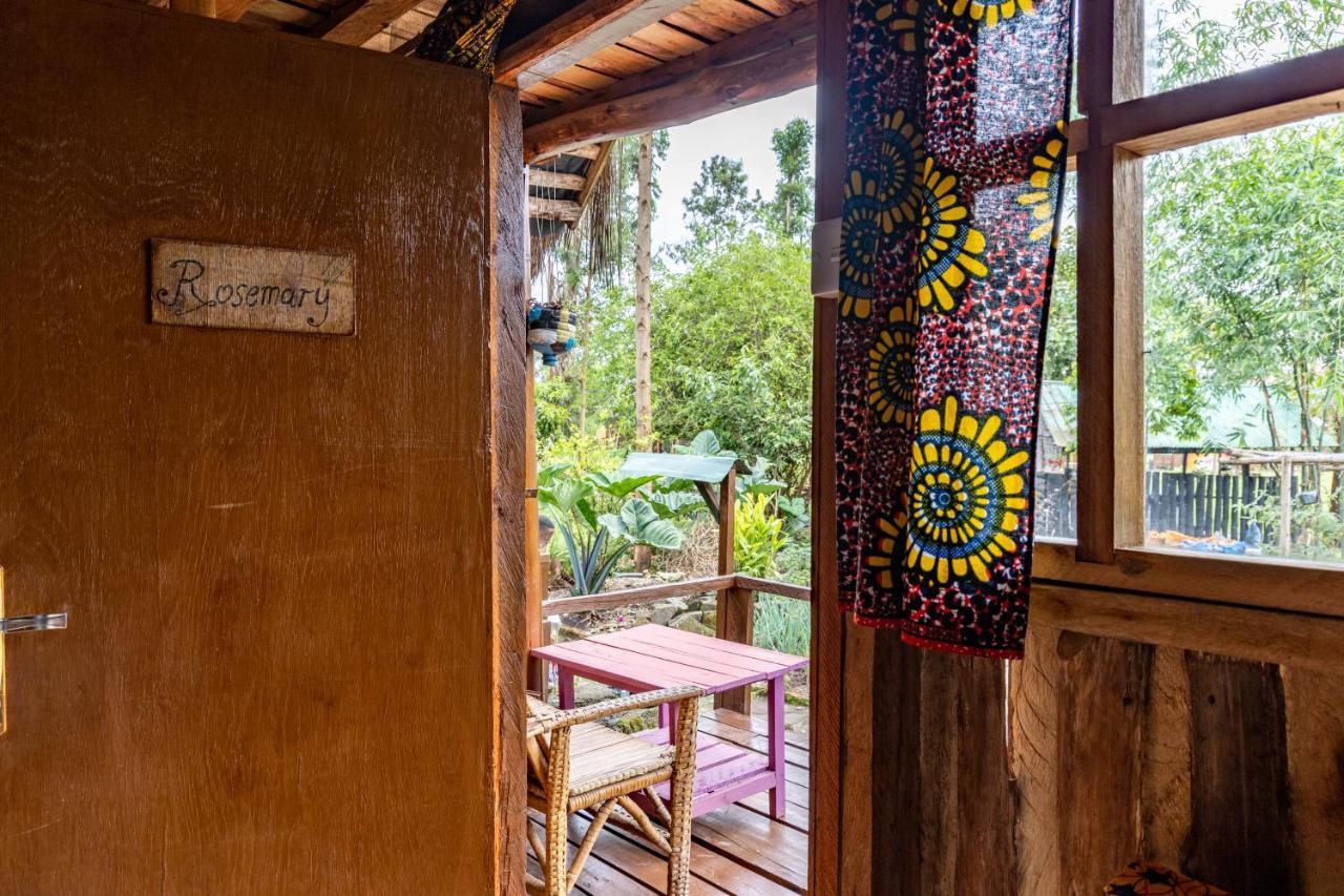 Kalitusi Backpackers Hostel&Campsite Fort Portal Bagian luar foto
