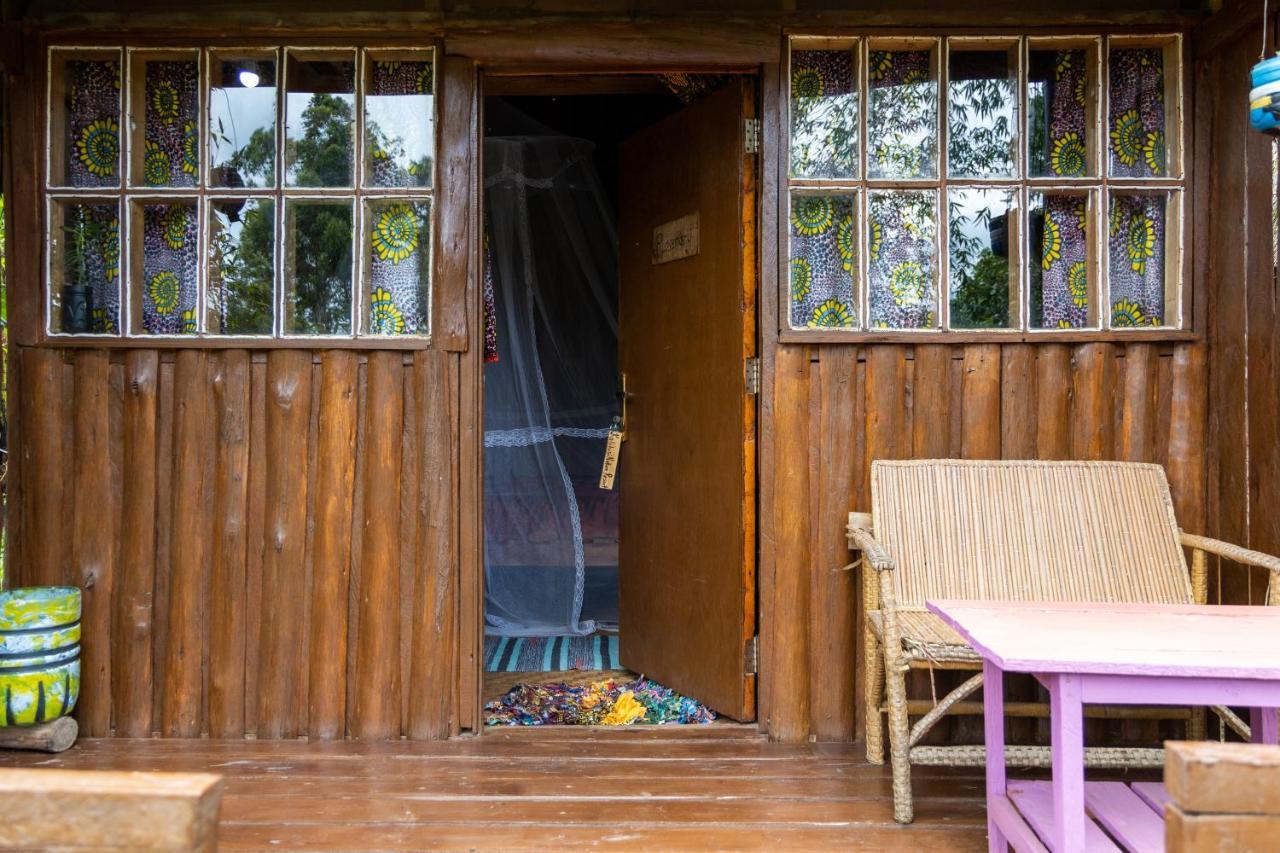 Kalitusi Backpackers Hostel&Campsite Fort Portal Bagian luar foto