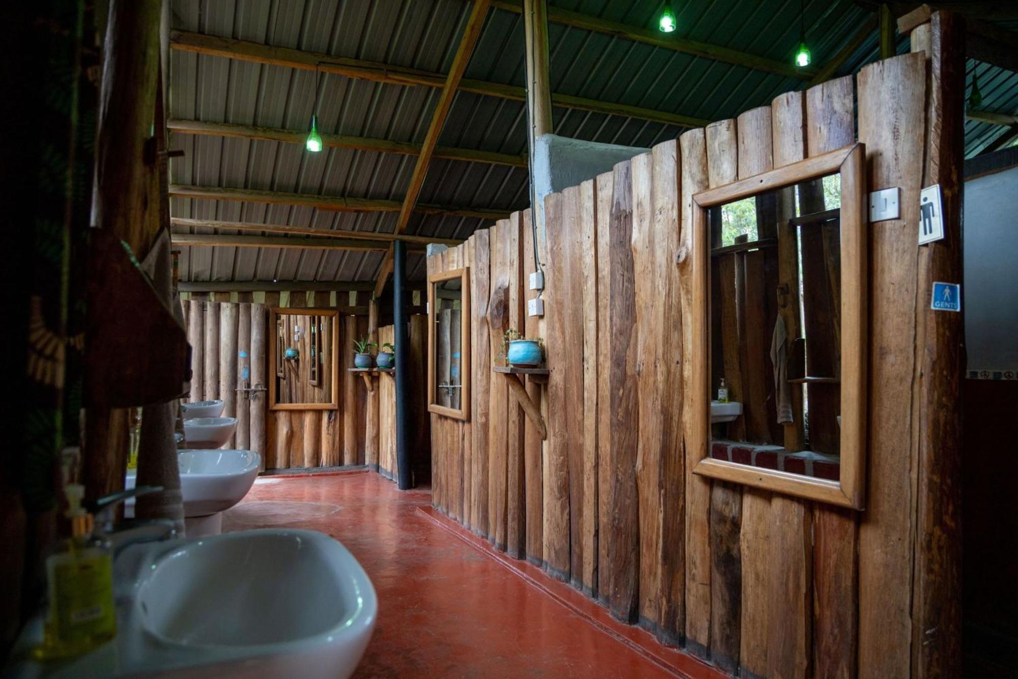 Kalitusi Backpackers Hostel&Campsite Fort Portal Bagian luar foto