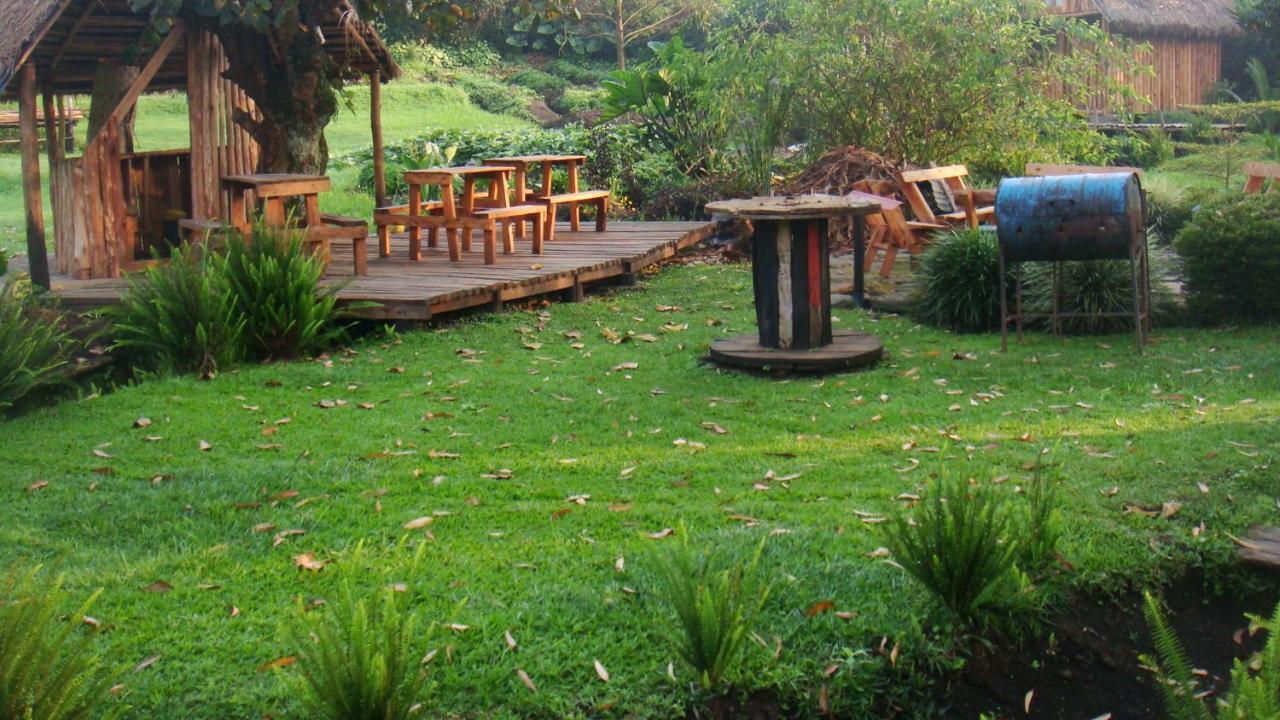 Kalitusi Backpackers Hostel&Campsite Fort Portal Bagian luar foto