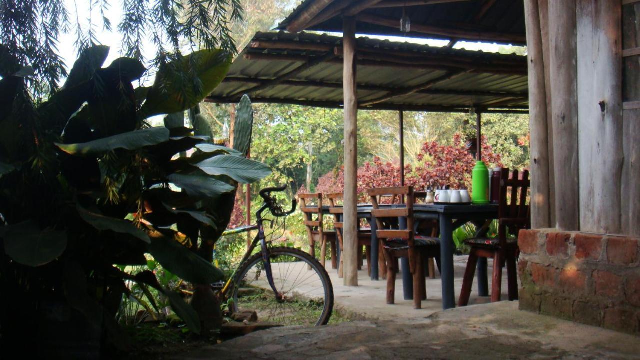 Kalitusi Backpackers Hostel&Campsite Fort Portal Bagian luar foto